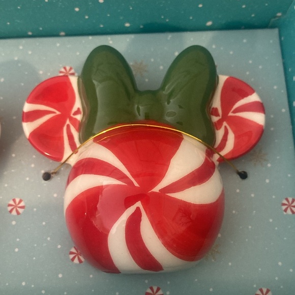 Disney Mickey and Minnie Mouse Christmas Shakers - Picture 3 of 6